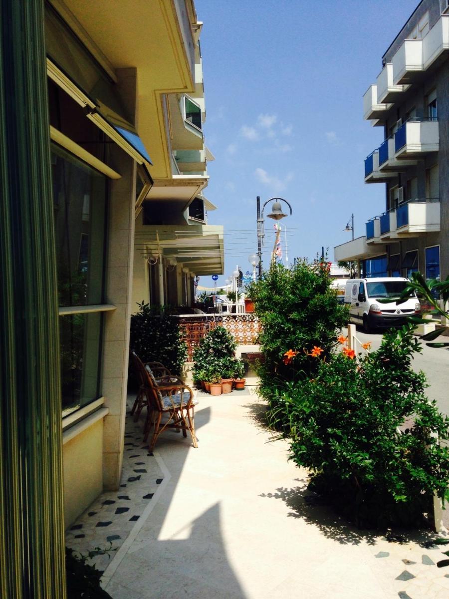 Hotel Lazzarini - Housity