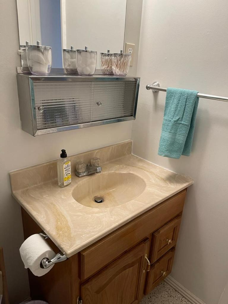 Charming 2-Bedroom House for a Peaceful Getaway - Housity