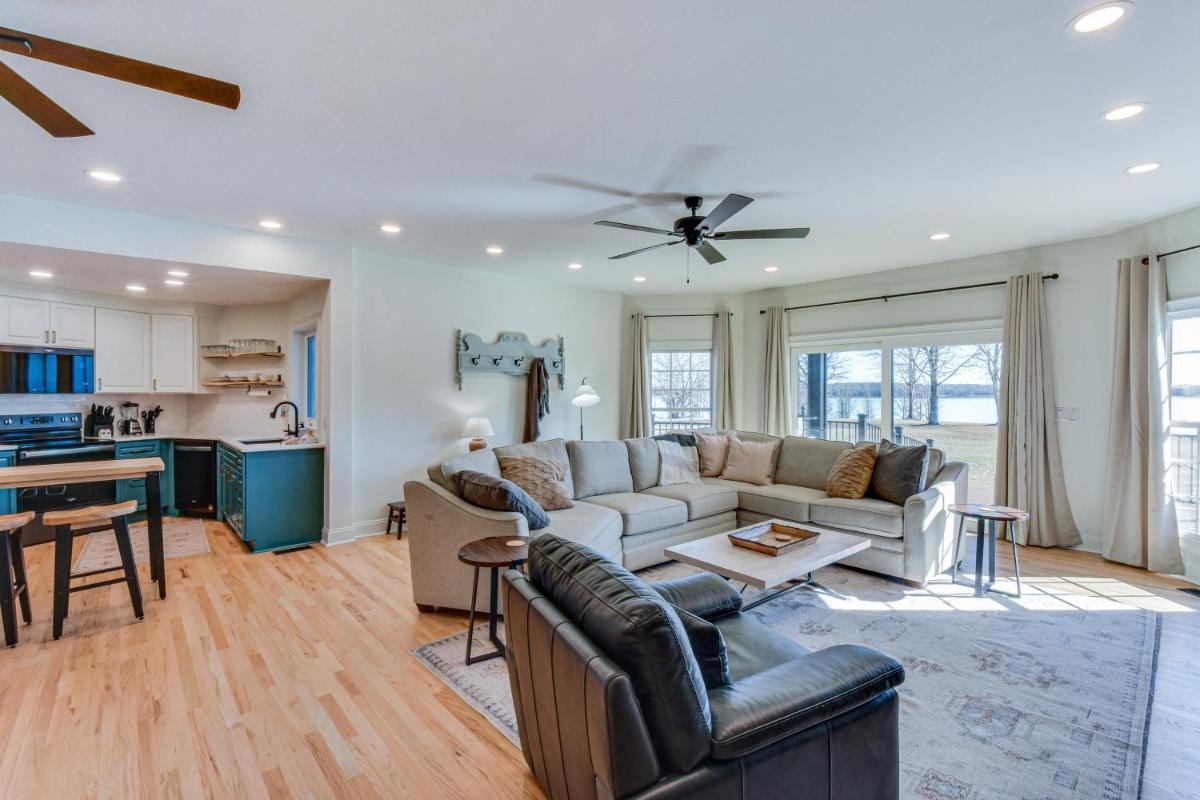 Lake Hartwell Home with Dock and Fire Pit! - Housity