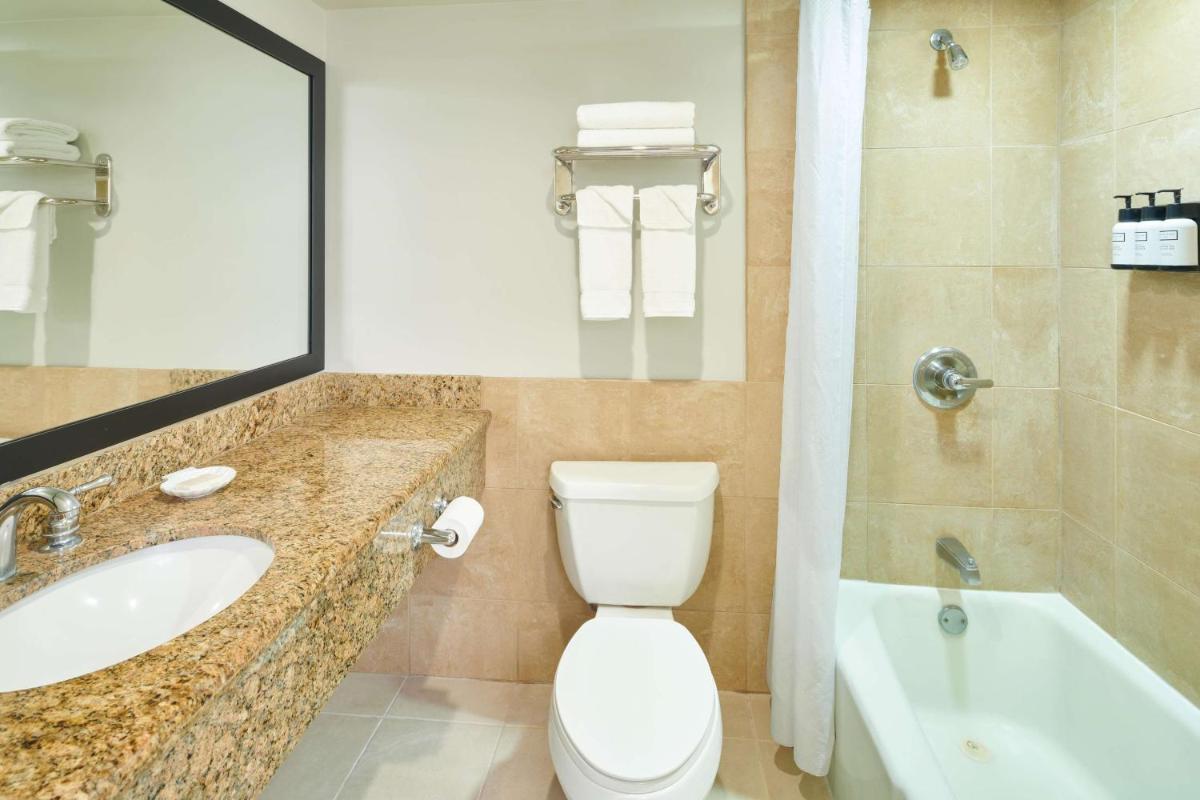 Aqua Palms Waikiki - Housity
