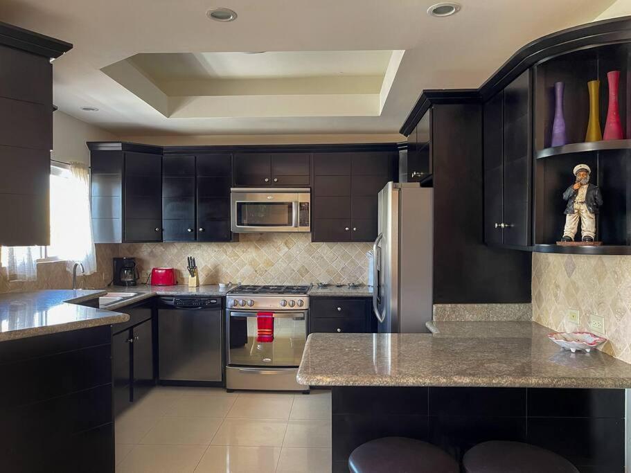 Suitetrails - Gated 2BR Apartment near Sandy Beach