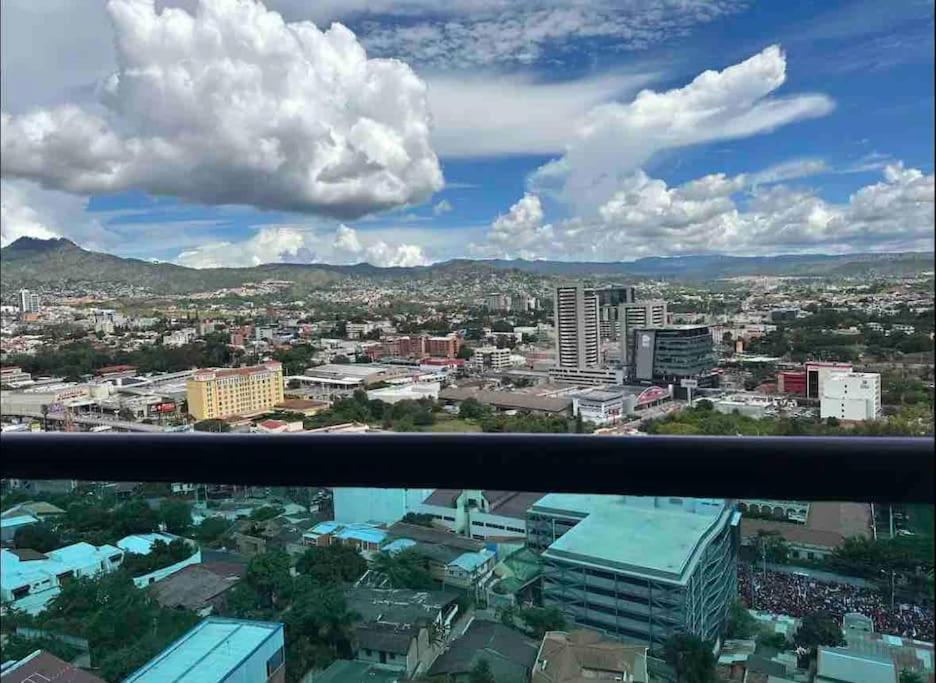Luxury 1BR Apartment in Astria 706 - Housity