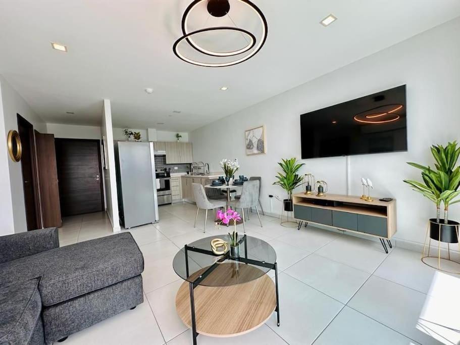 Luxury 1BR Apartment in Astria 706 - Housity