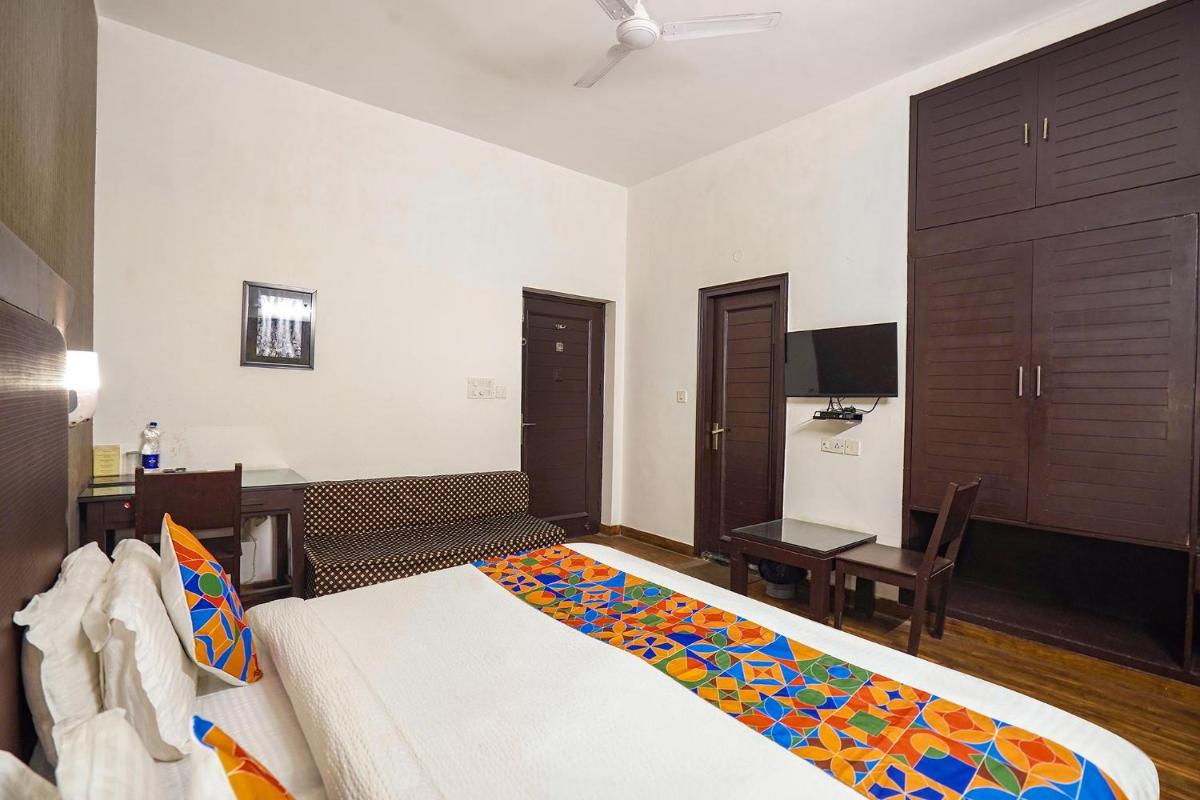 Suitetrails - FabHotel City Chalet Saket