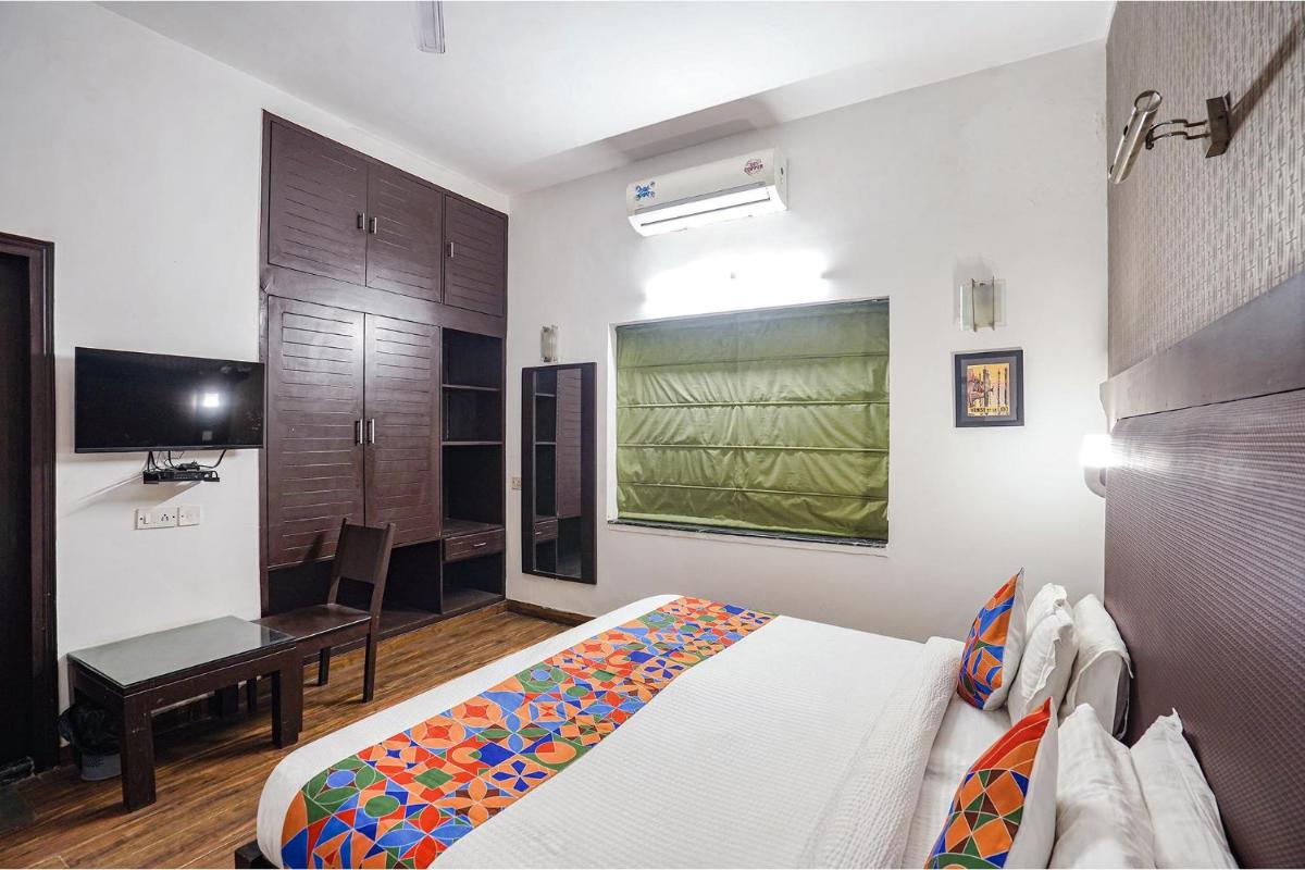 Suitetrails - FabHotel City Chalet Saket