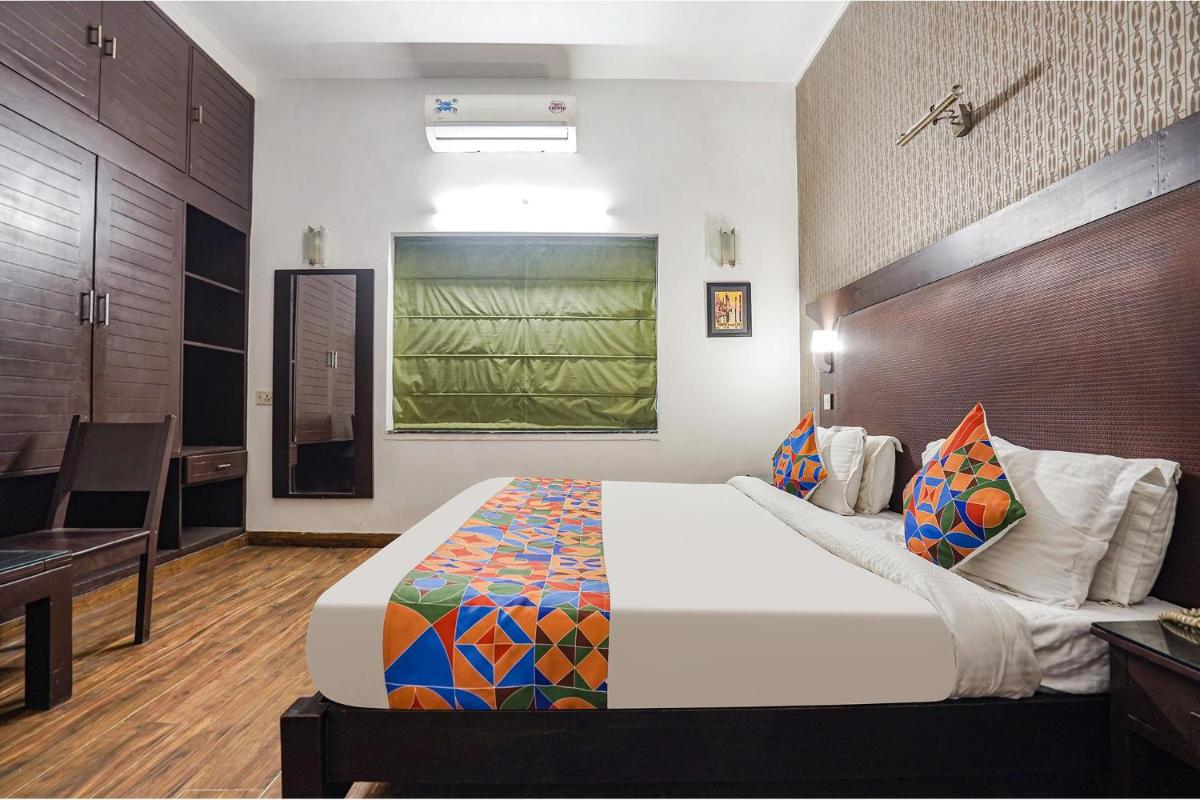 Suitetrails - FabHotel City Chalet Saket