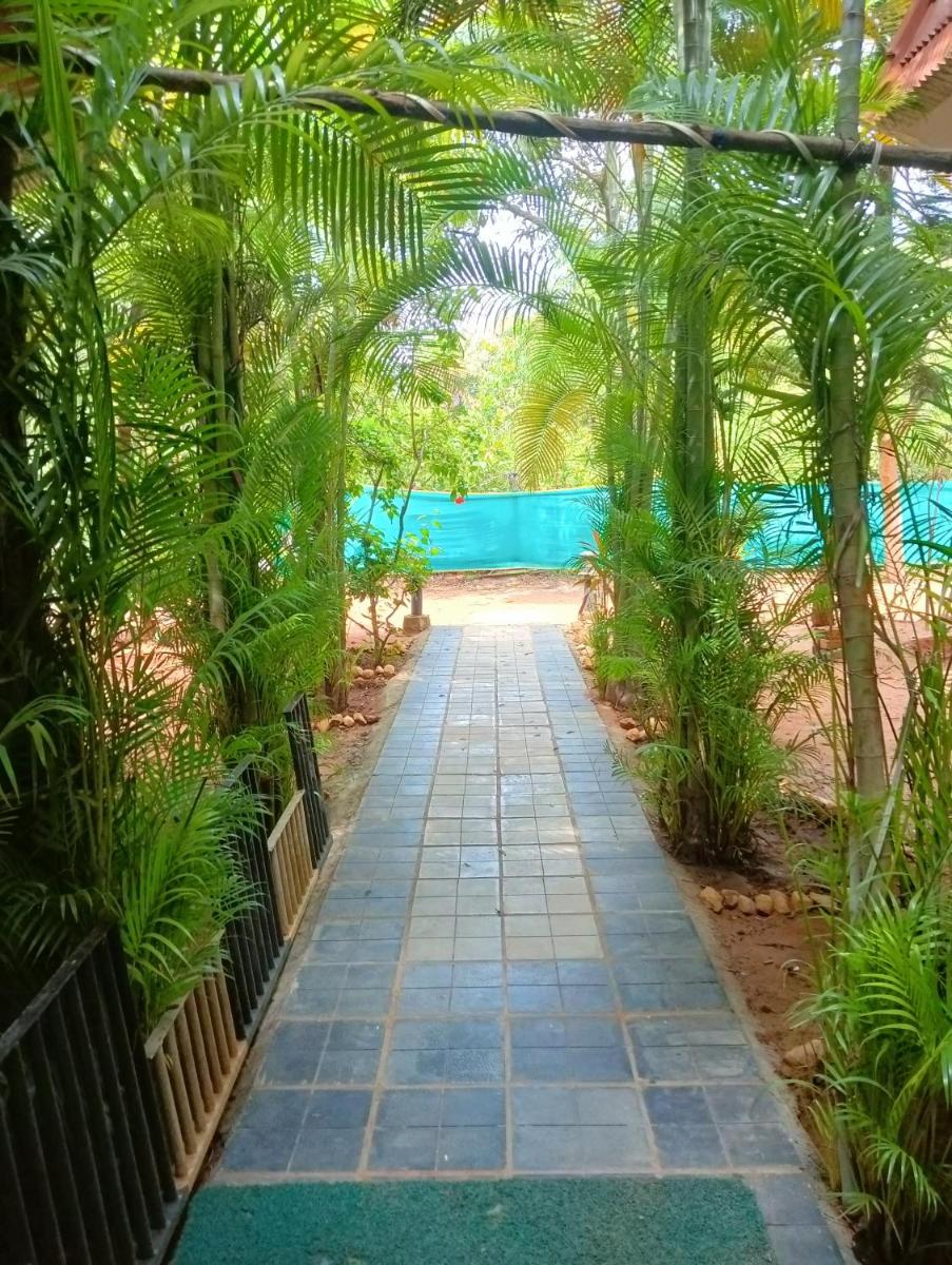 Smiley Resorts - Housity