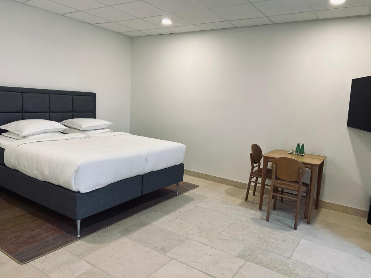 Un ou plusieurs lits dans un hébergement de l'établissement Château Lecusse - La Grande Roche - Hôtel, Spa, Boutique & Restaurant