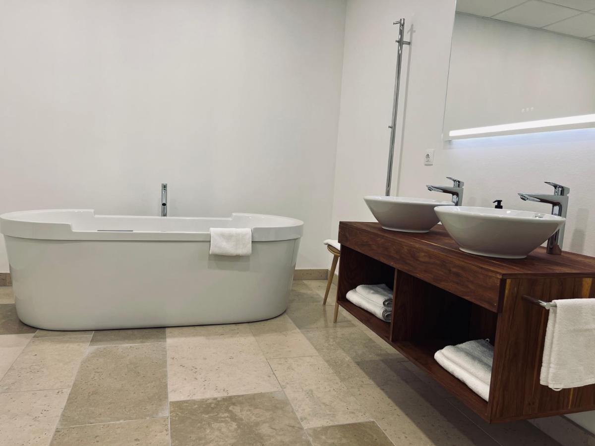 Salle de bains dans l'établissement Château Lecusse - La Grande Roche - Hôtel, Spa, Boutique & Restaurant