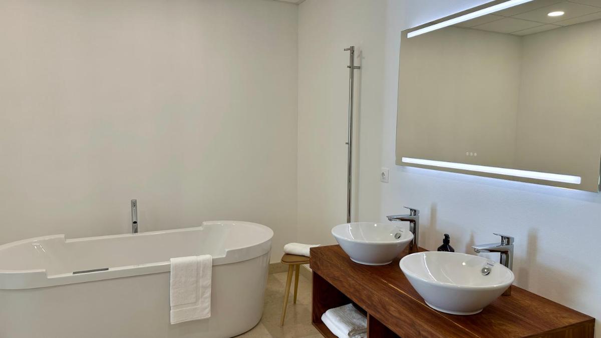 Salle de bains dans l'établissement Château Lecusse - La Grande Roche - Hôtel, Spa, Boutique & Restaurant