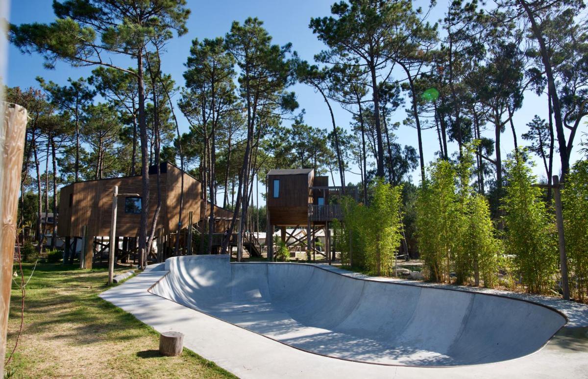 A piscina em ou perto de Bukubaki Eco Surf