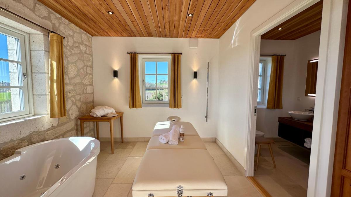 Château Lecusse - La Grande Roche - Hôtel, Spa, Boutique & Restaurant - Housity
