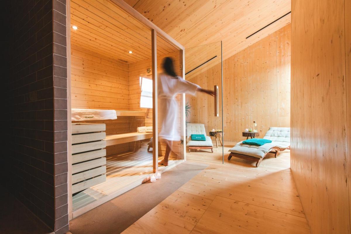 Uma cama ou camas num quarto em Bukubaki Eco Surf