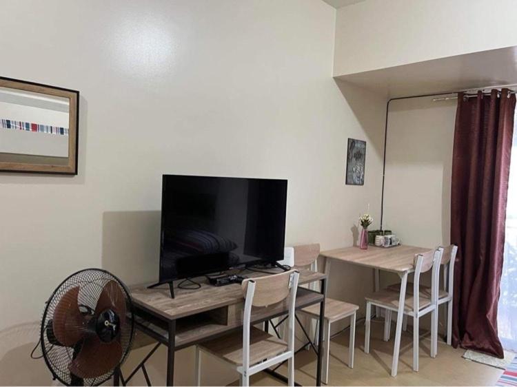 Centrio Budget Amenity Flr GFiber Internet with balcony by Ayala - Housity