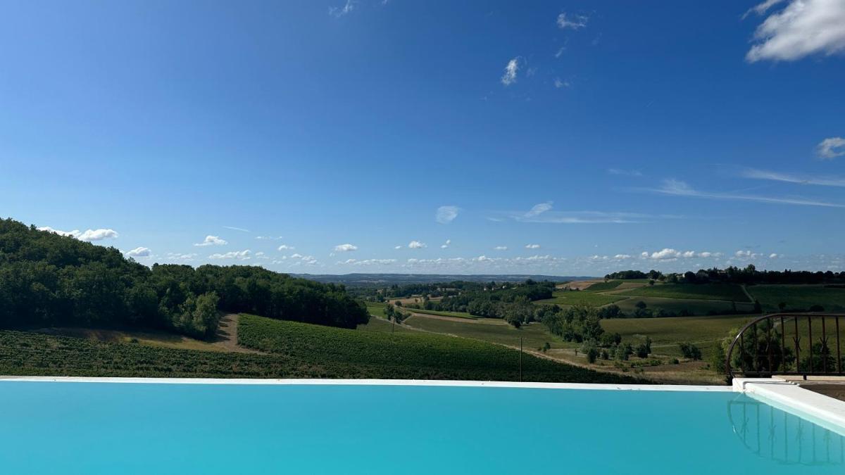 Piscine de l'établissement Château Lecusse - La Grande Roche - Hôtel, Spa, Boutique & Restaurant ou située à proximité
