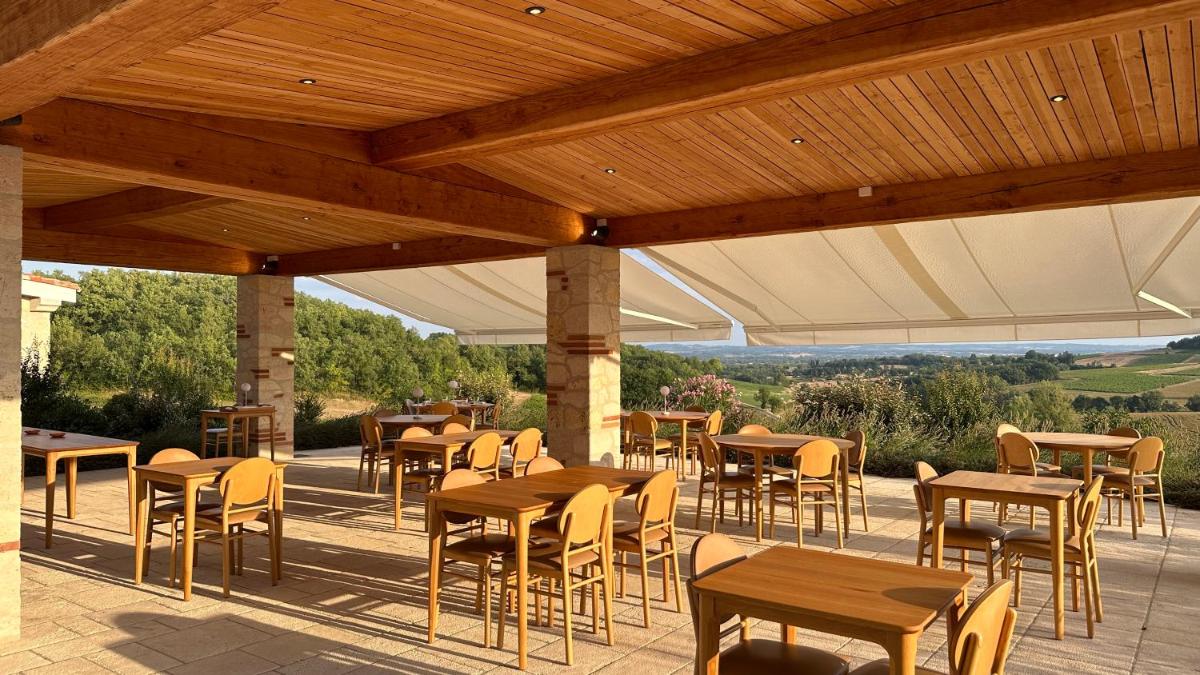 Balcon ou terrasse dans l'établissement Château Lecusse - La Grande Roche - Hôtel, Spa, Boutique & Restaurant