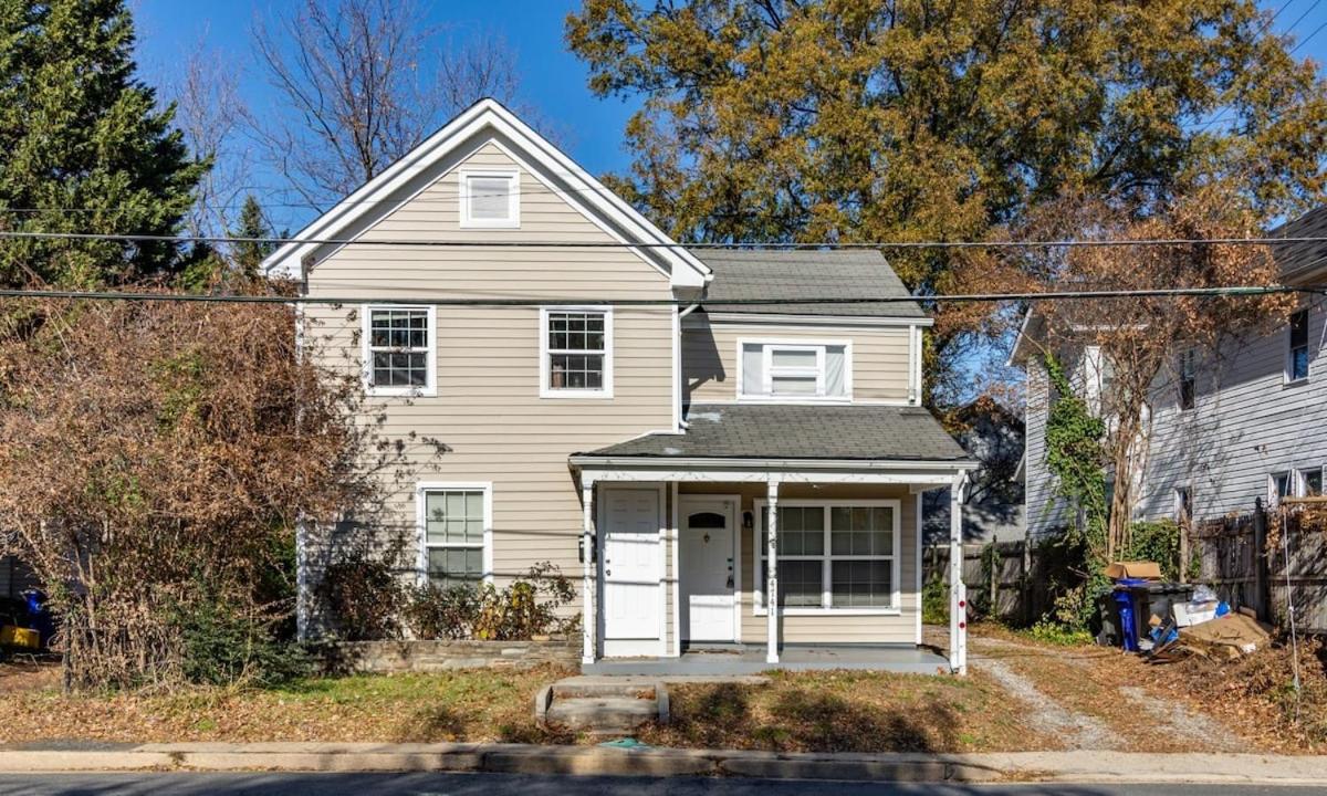 Cozy House 10min to Monuments! 10min to DC by CozySuites - Housity