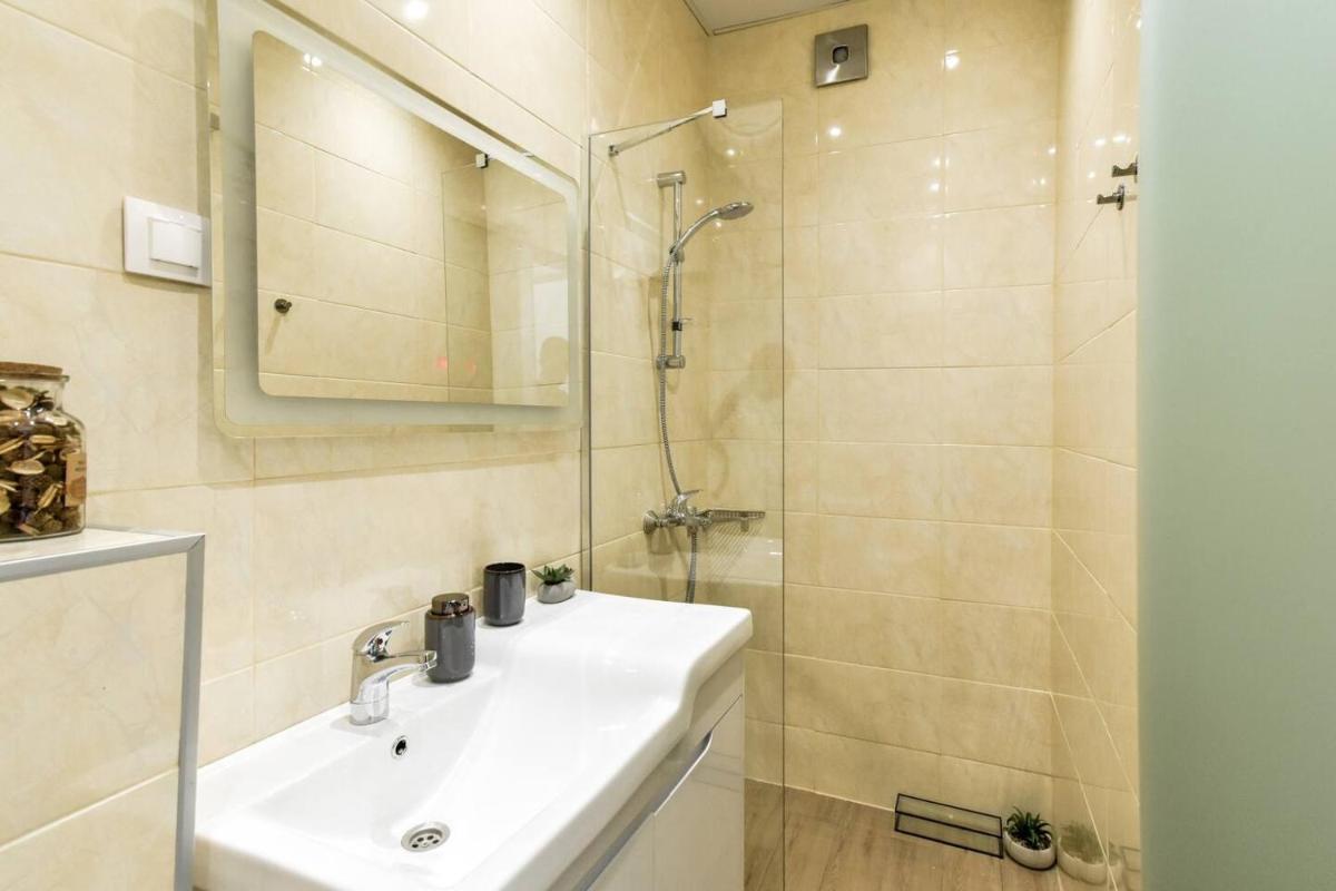 Duplex Condo Prime Location 2bth 2 Studios - Housity