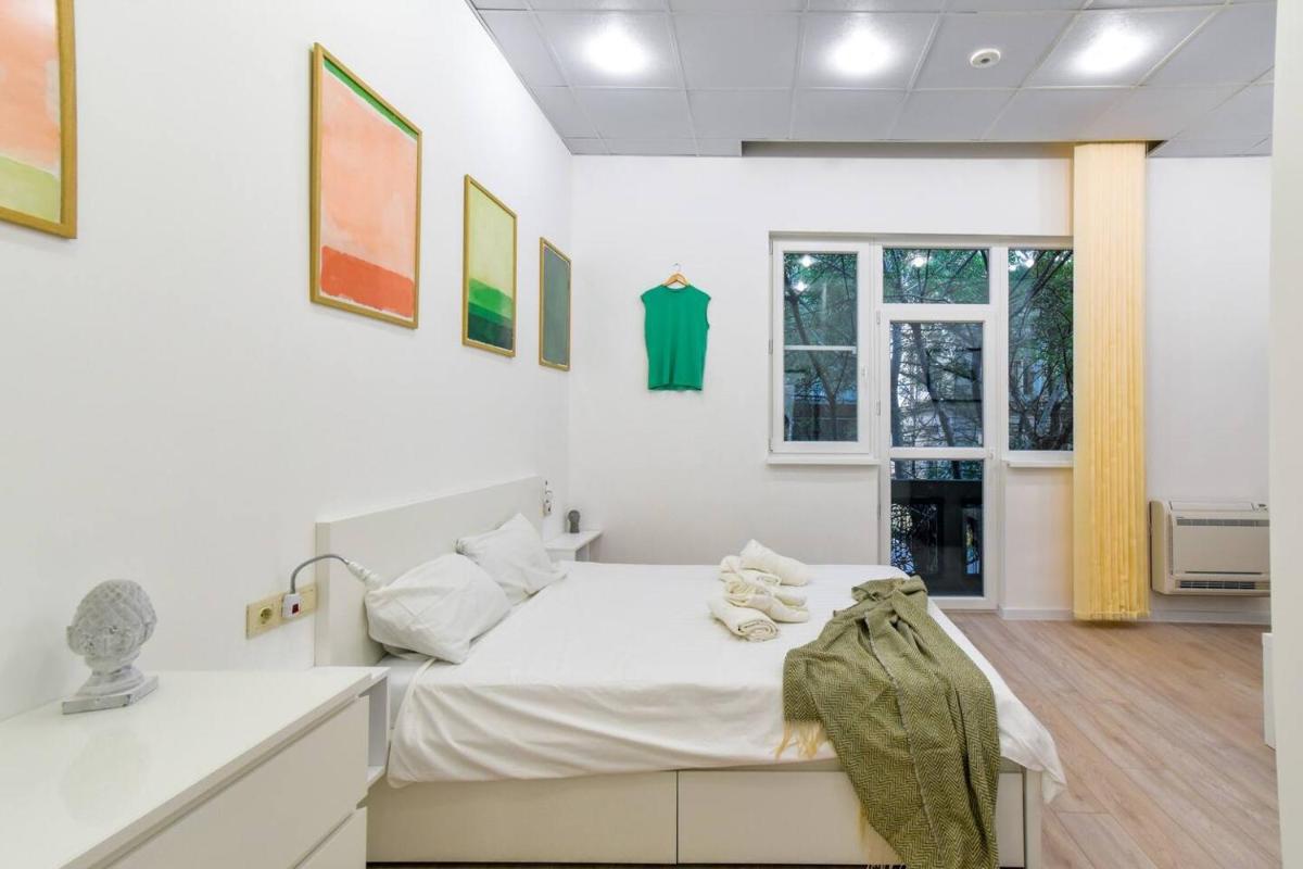 Duplex Condo Prime Location 2bth 2 Studios - Housity