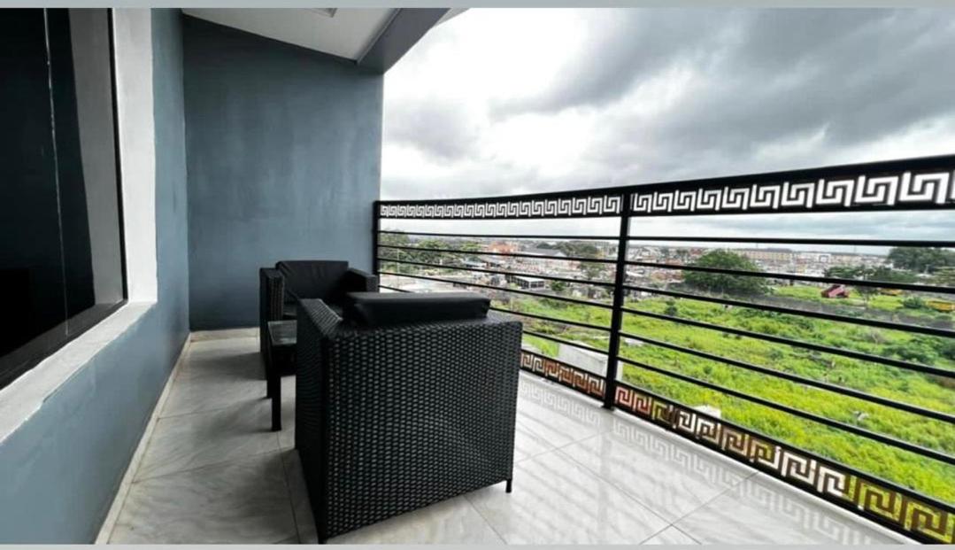 Suitetrails - LUXURY 1 BEDROOM SHORTLET APARTMENT
