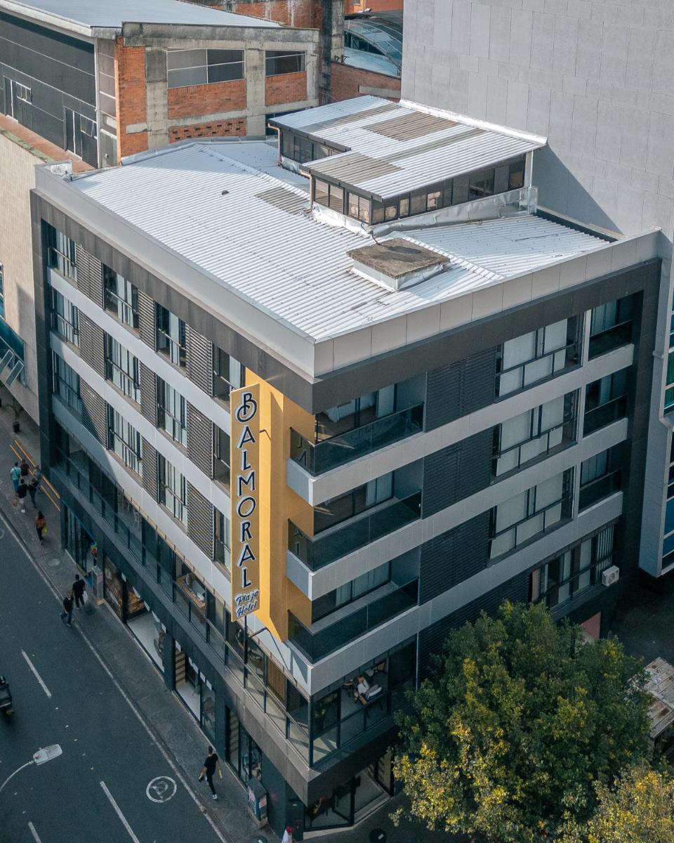 Balmoral Plaza Hotel - Housity