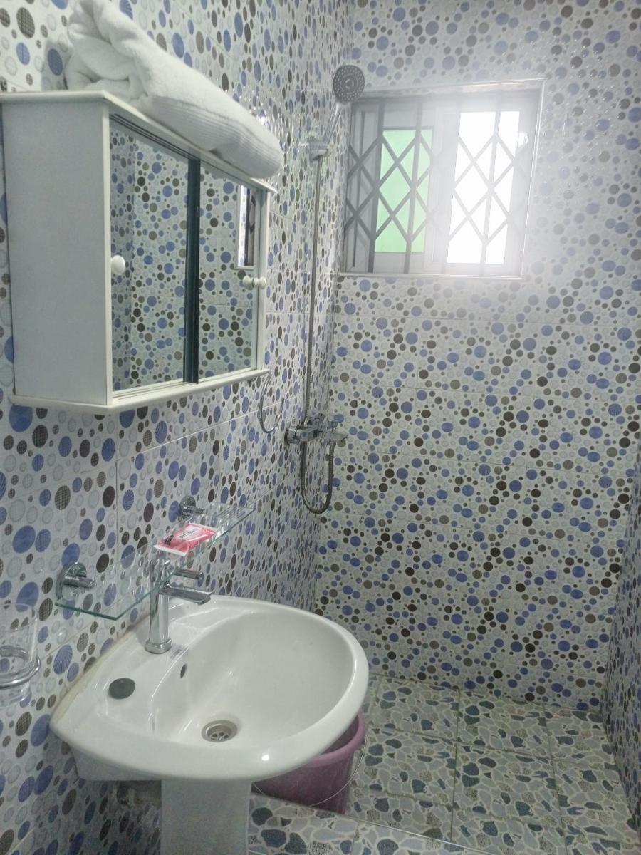 Hotel Lily - Housity