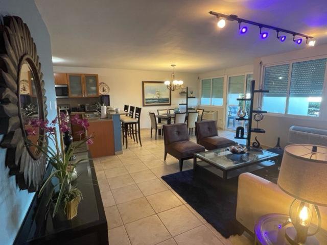 3 Bedroom Apt. close to main beaches/ attractions - Housity
