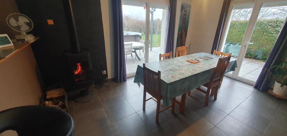 2 vraies chambres privées au calme dans villa de campagne plain-pied 105m2 avec piscine à Montfaucon - Housity