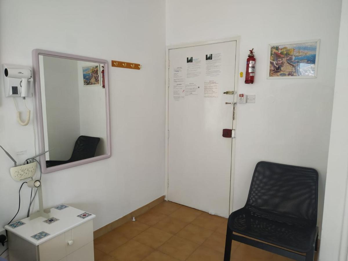 MIKIS's SeaGate Studio Aprt. - Housity