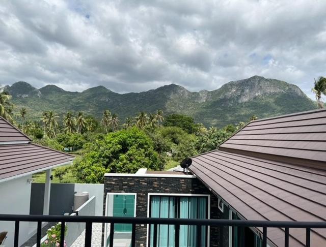Seaside Mountain Retreat - Housity