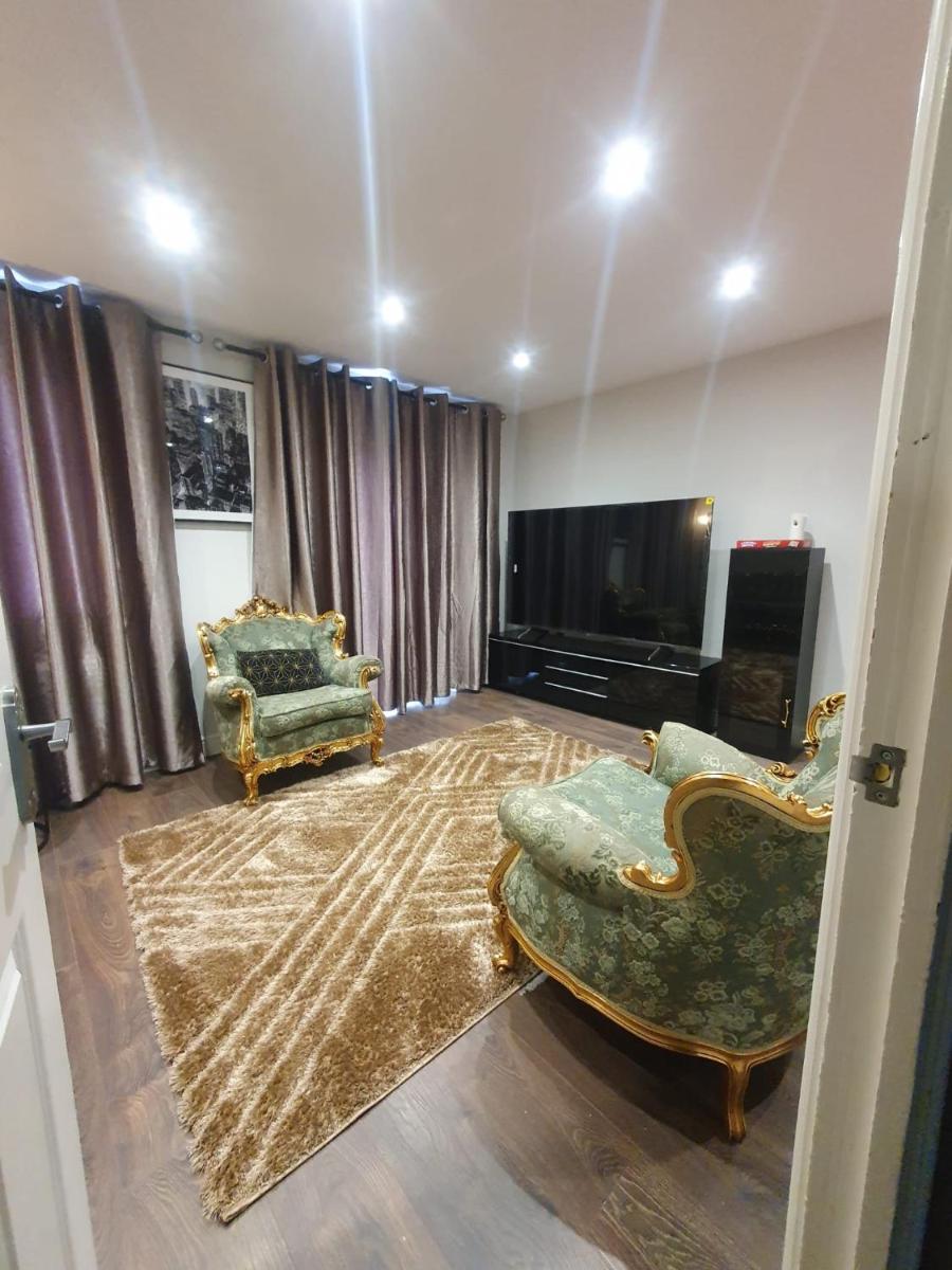 Crestfield Lodge - Housity