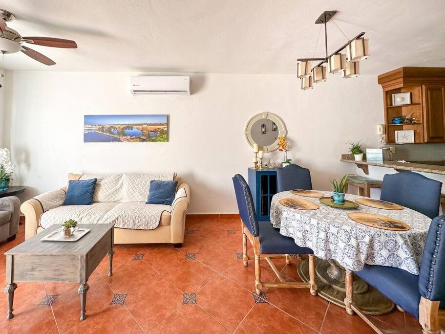 Suitetrails - Mexican Ambience Townhome with Pool #1