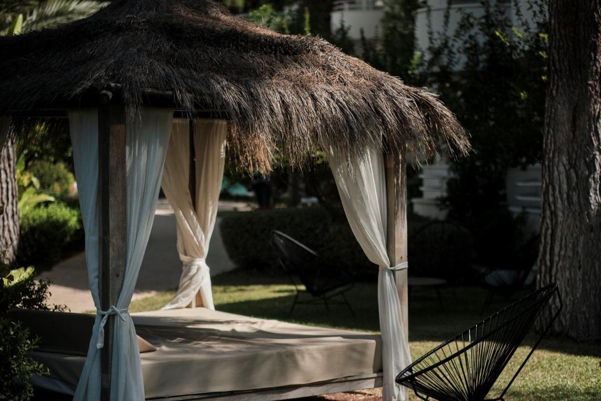 Jardín al aire libre en Prinsotel La Pineda
