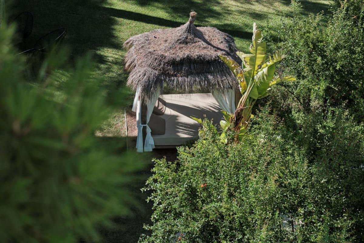 Jardín al aire libre en Prinsotel La Pineda