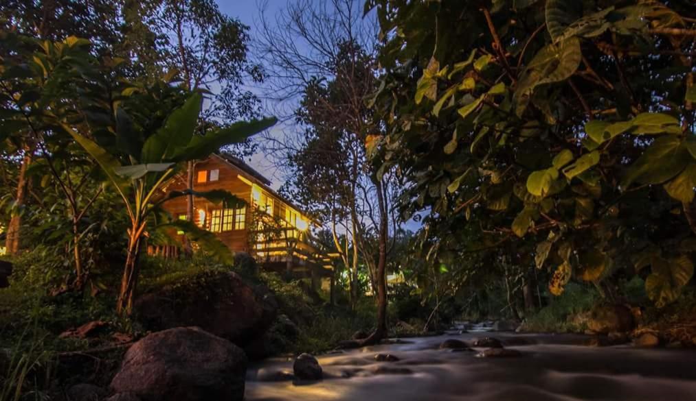 The River whisper - Housity