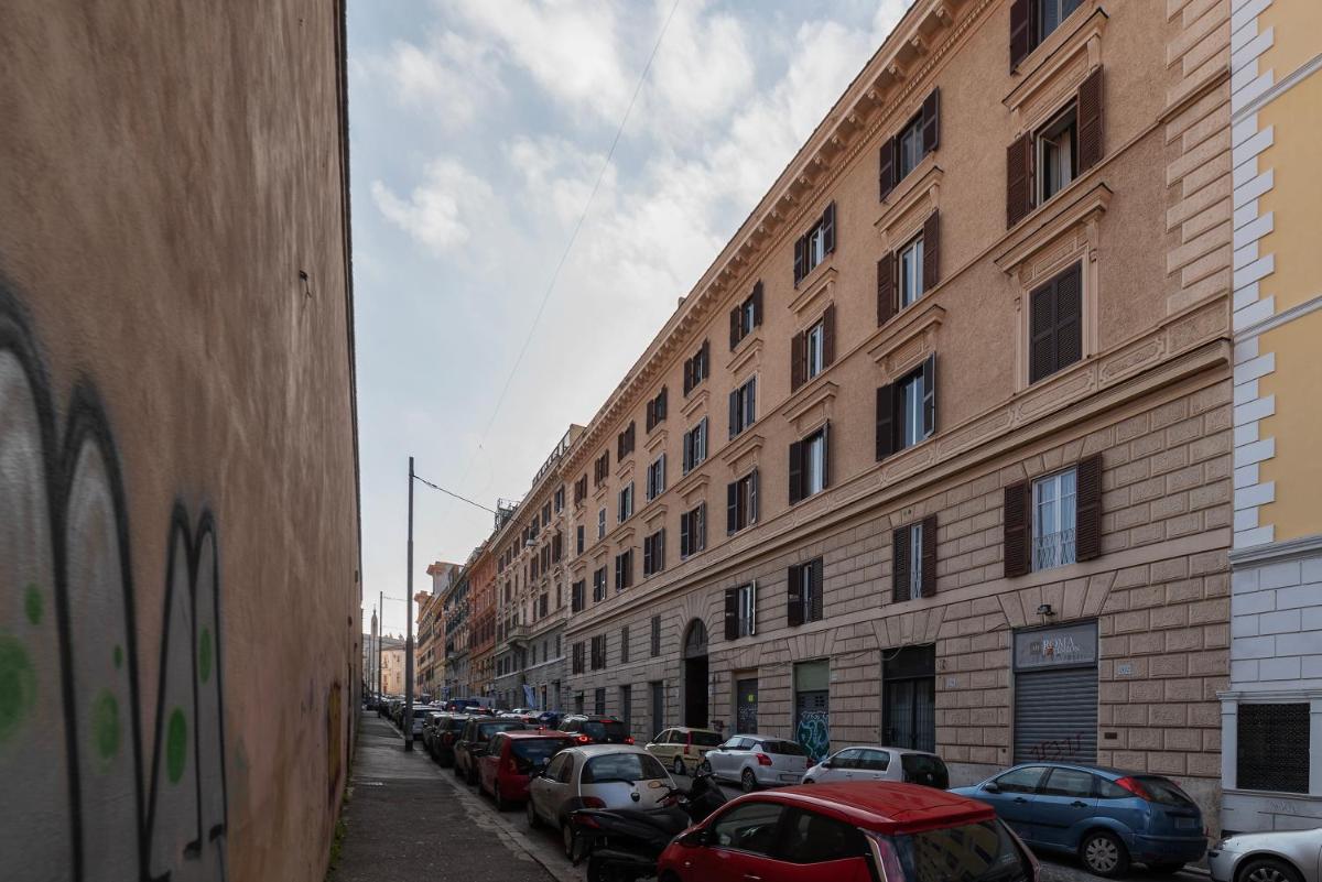 GuestHost - San Giovanni in Laterano Dazzling Apartment - Housity