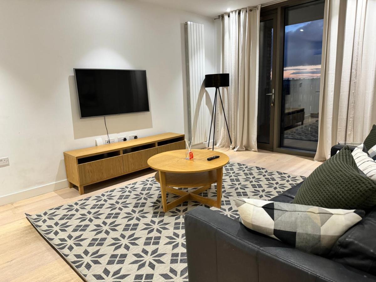 DOCKLANDS STUNNING 2 BED APARTMENT London - Housity