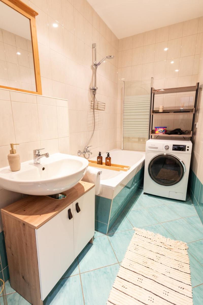 StadtNatur Apartment am Küchwald - 2 SZ mit Balkon, WASCHMASCHINE, Streaming-TV, Badewanne, Arbeitsplatz - Housity