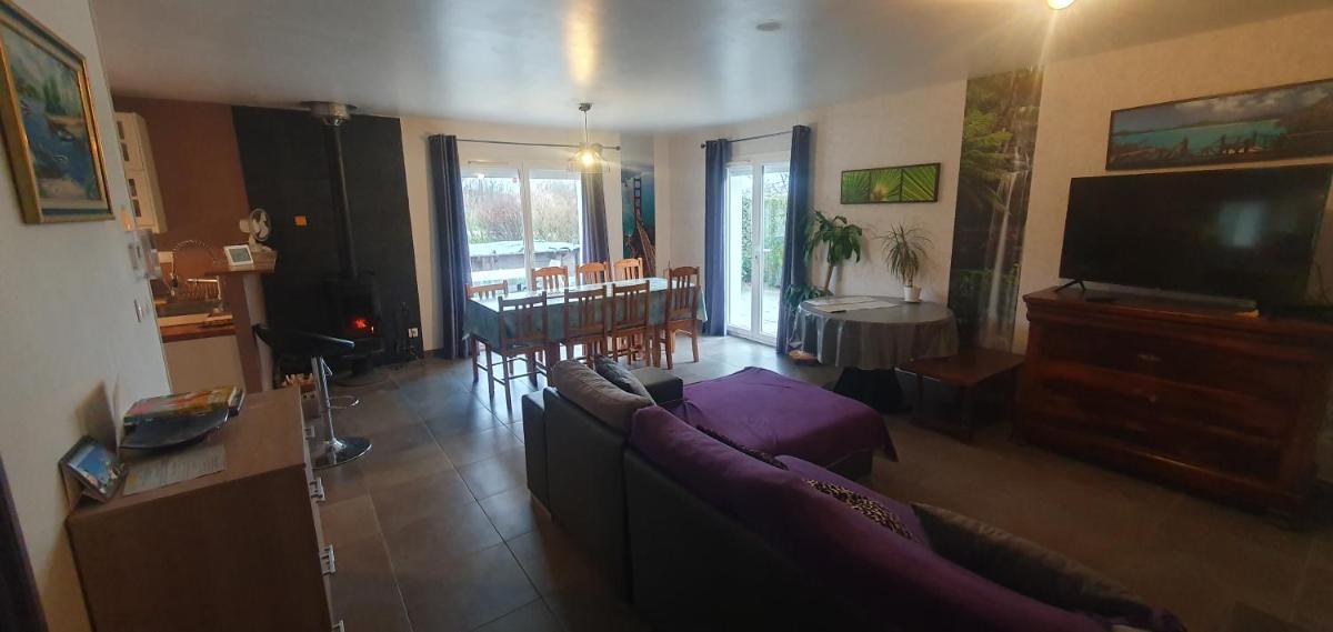 2 vraies chambres privées au calme dans villa de campagne plain-pied 105m2 avec piscine à Montfaucon - Housity