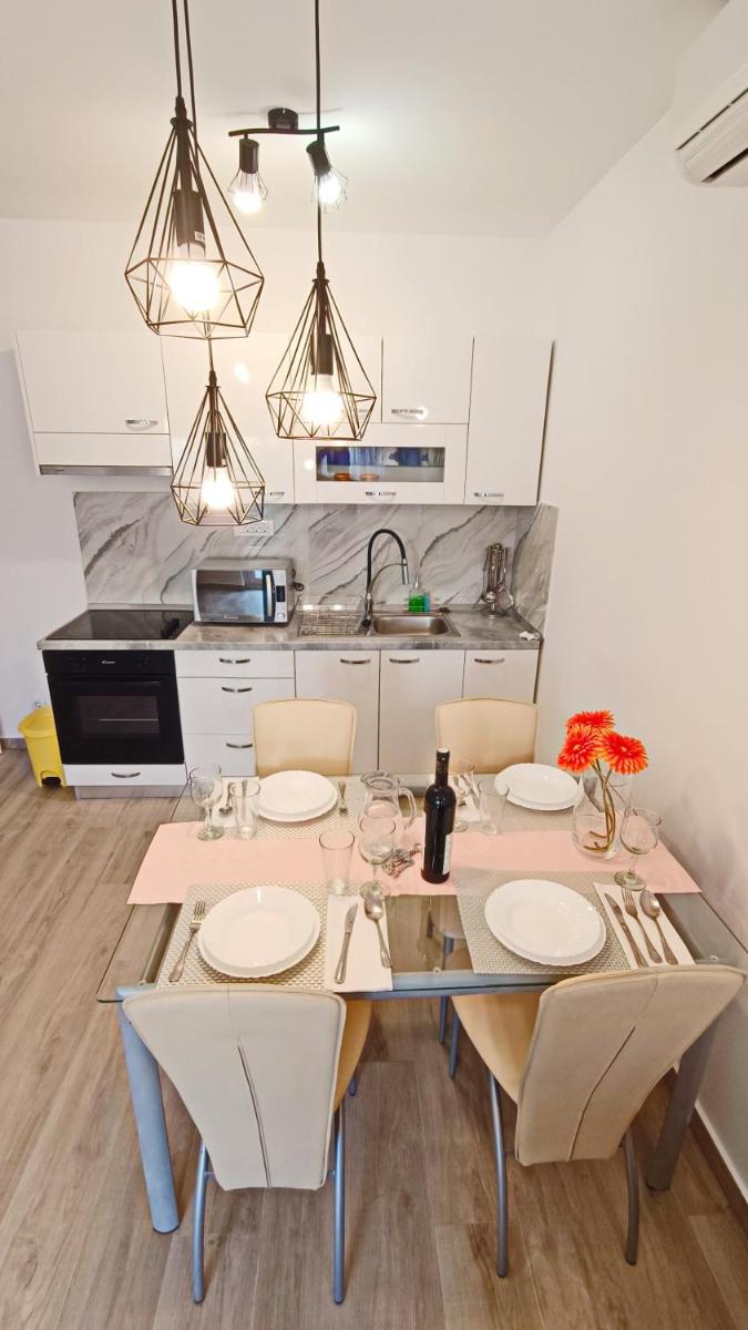 Two Sisters Apartments - Housity
