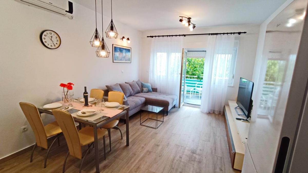 Two Sisters Apartments - Housity