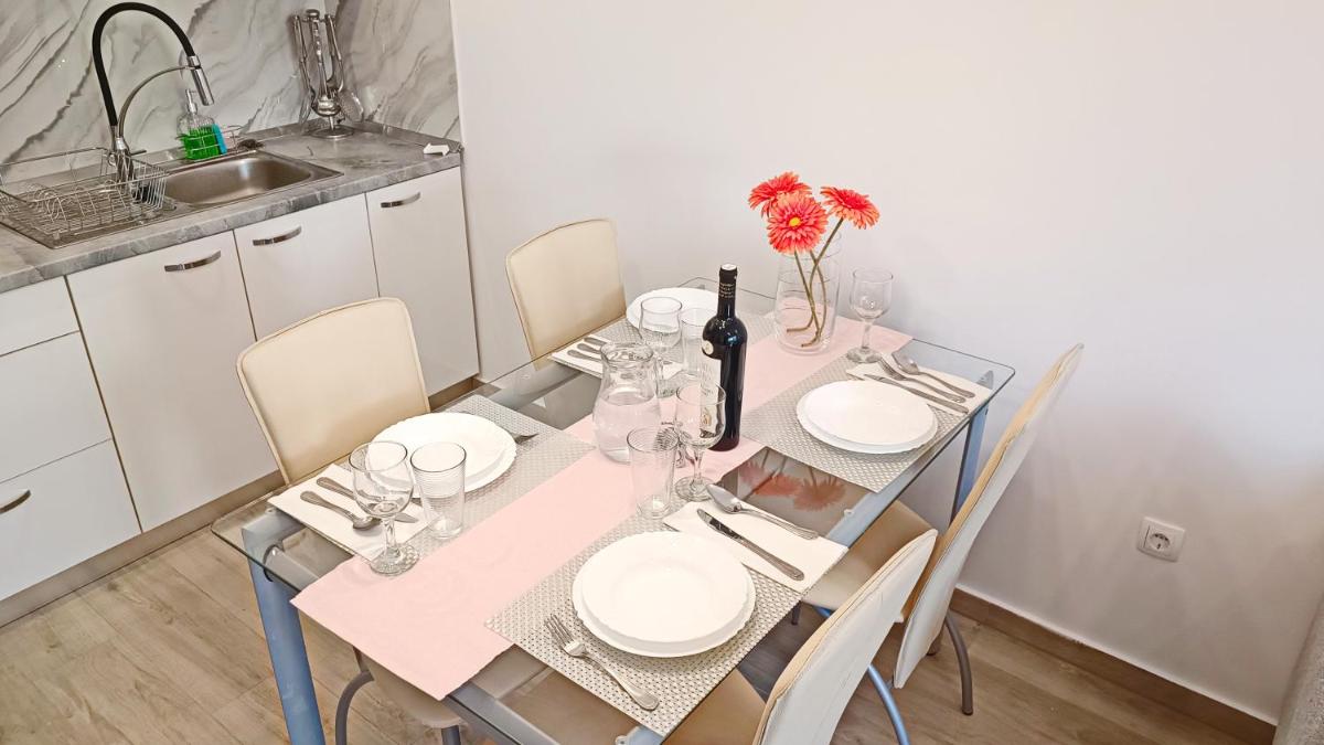 Two Sisters Apartments - Housity