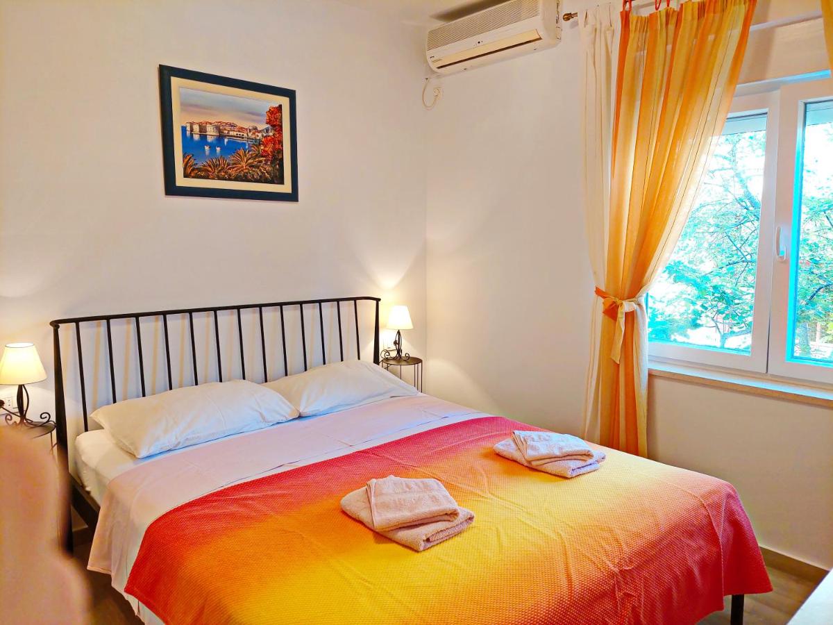 Two Sisters Apartments - Housity