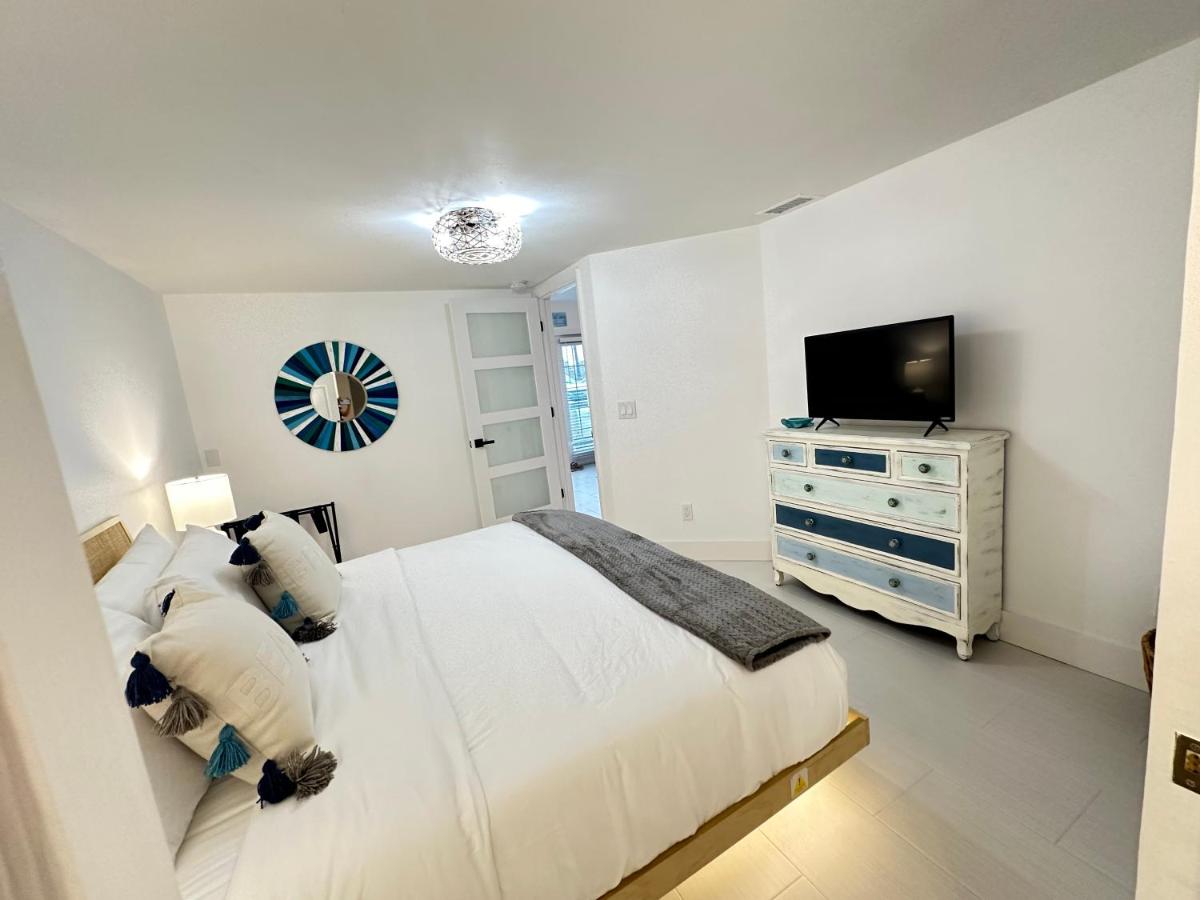 Oceanfront Royal Mansions! Paradise Awaits! - Housity