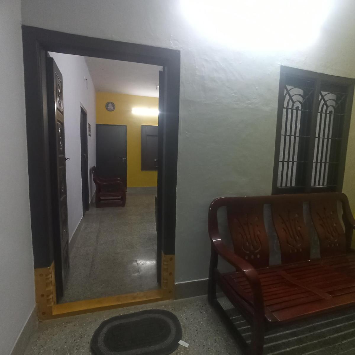 Eastern service flat - Housity