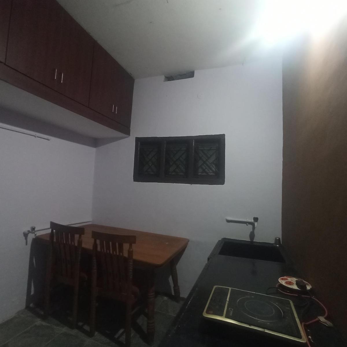 Eastern service flat - Housity