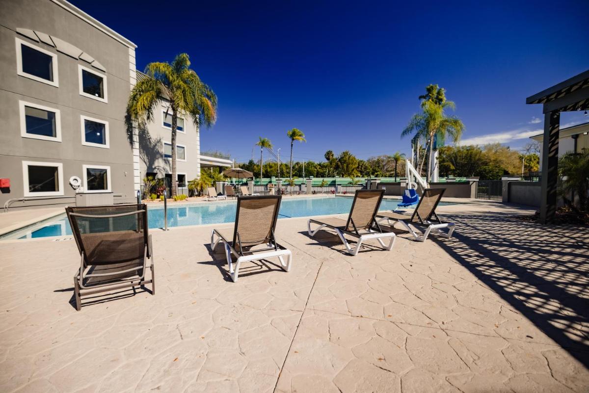 La Quinta Inn by Wyndham Tampa Near Busch Gardens - Housity