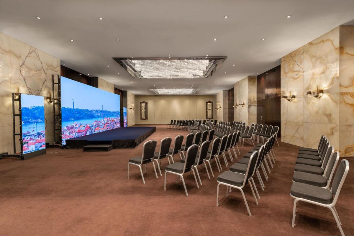 A área empresarial e/ ou a sala de conferências de Sheraton Lisboa Hotel & Spa