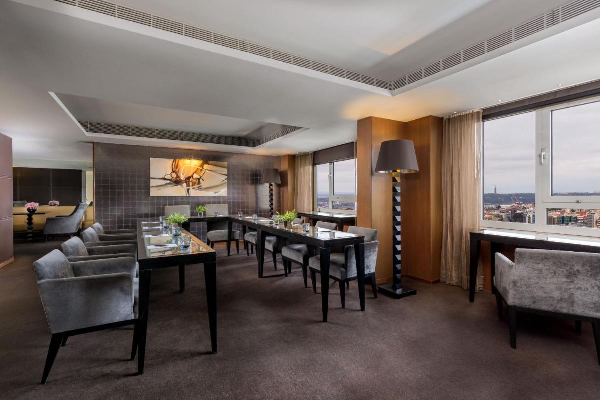 Uma área de estar em Sheraton Lisboa Hotel & Spa