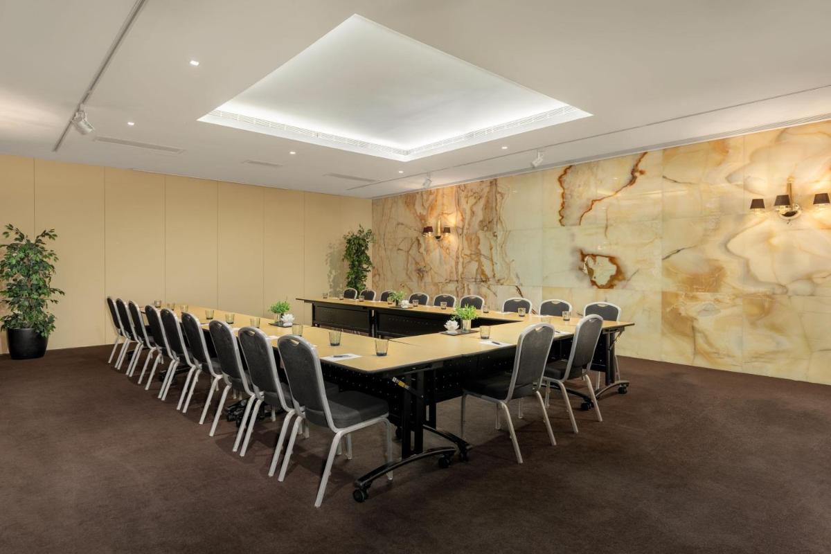 A área empresarial e/ ou a sala de conferências de Sheraton Lisboa Hotel & Spa